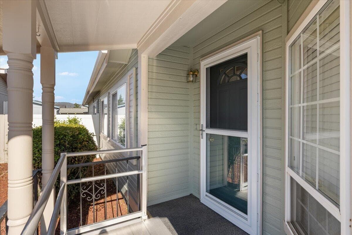 Photo of 555 Freeman 4 of 26