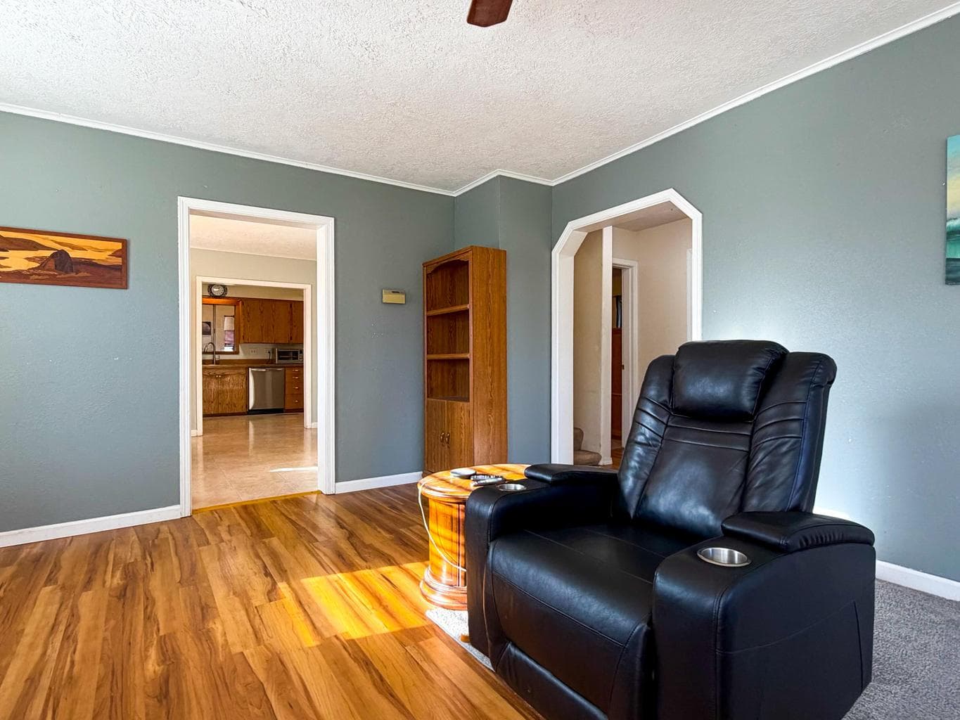Photo of 279 Willowdale 4 of 23