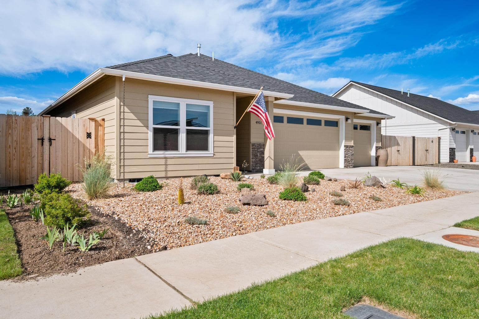 Photo of 4951 Yew 4 of 55