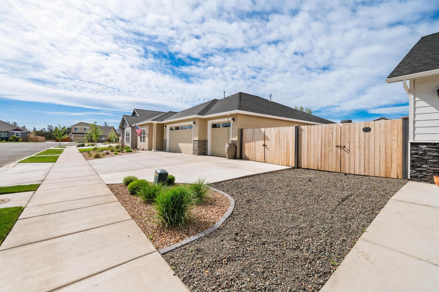 Photo of 4951 Yew 5 of 55