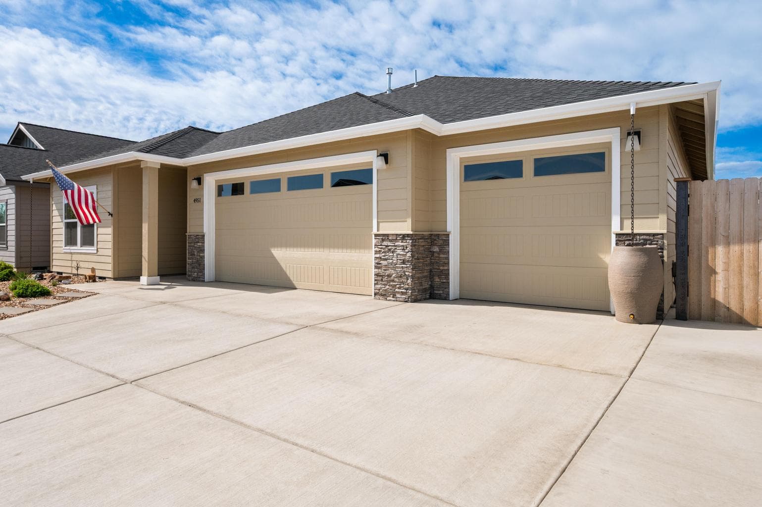 Photo of 4951 SW Yew Place 8 of 55