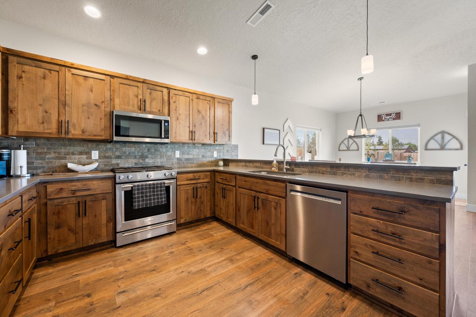 Photo of 4951 SW Yew Place 23 of 55