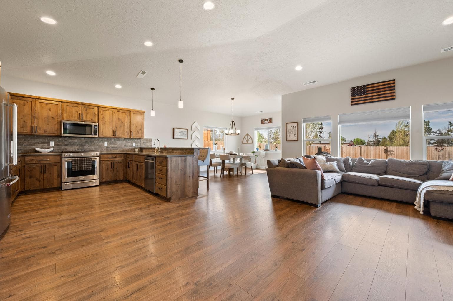 Photo of 4951 SW Yew Place 27 of 55