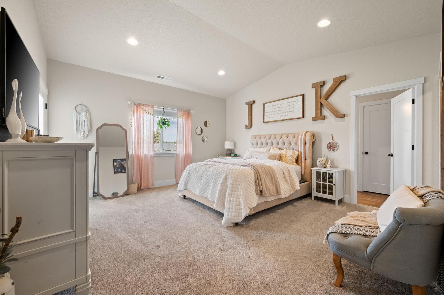 Photo of 4951 SW Yew Place 34 of 55