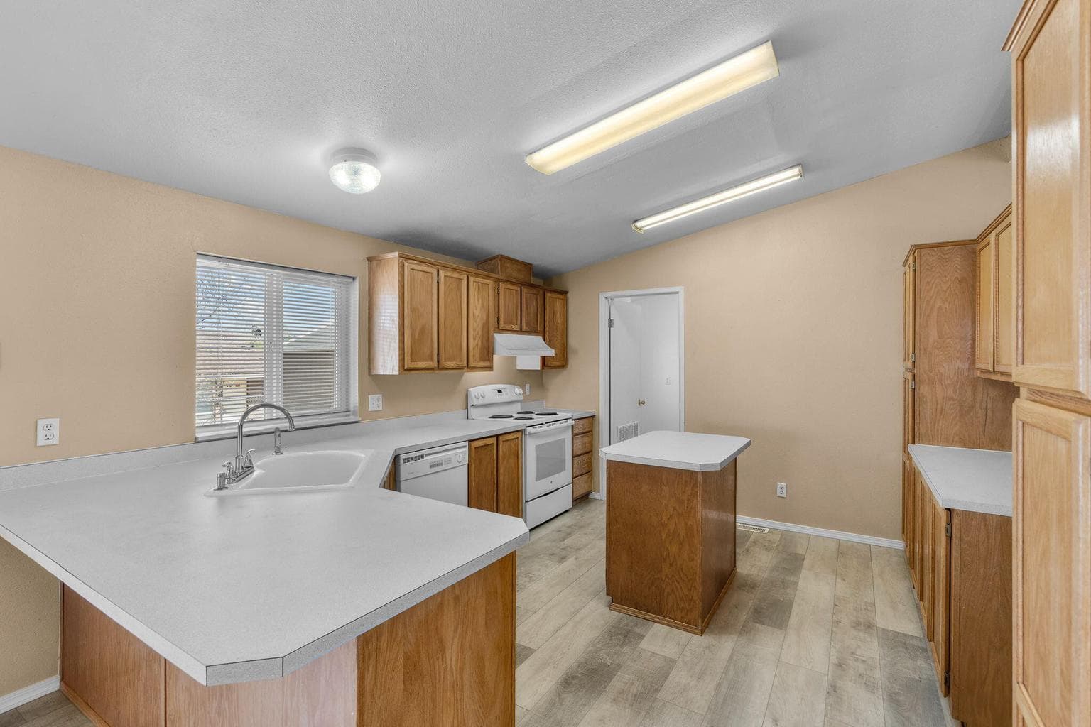 Photo of 397 6th 5 of 32