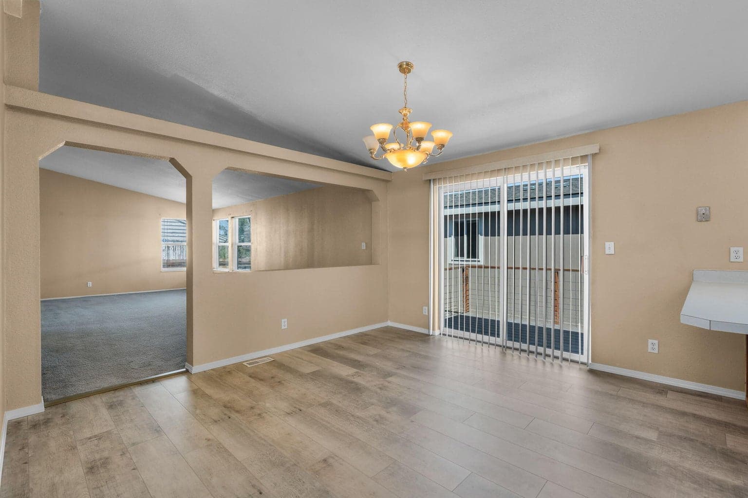 Photo of 397 SE 6th Street 9 of 32