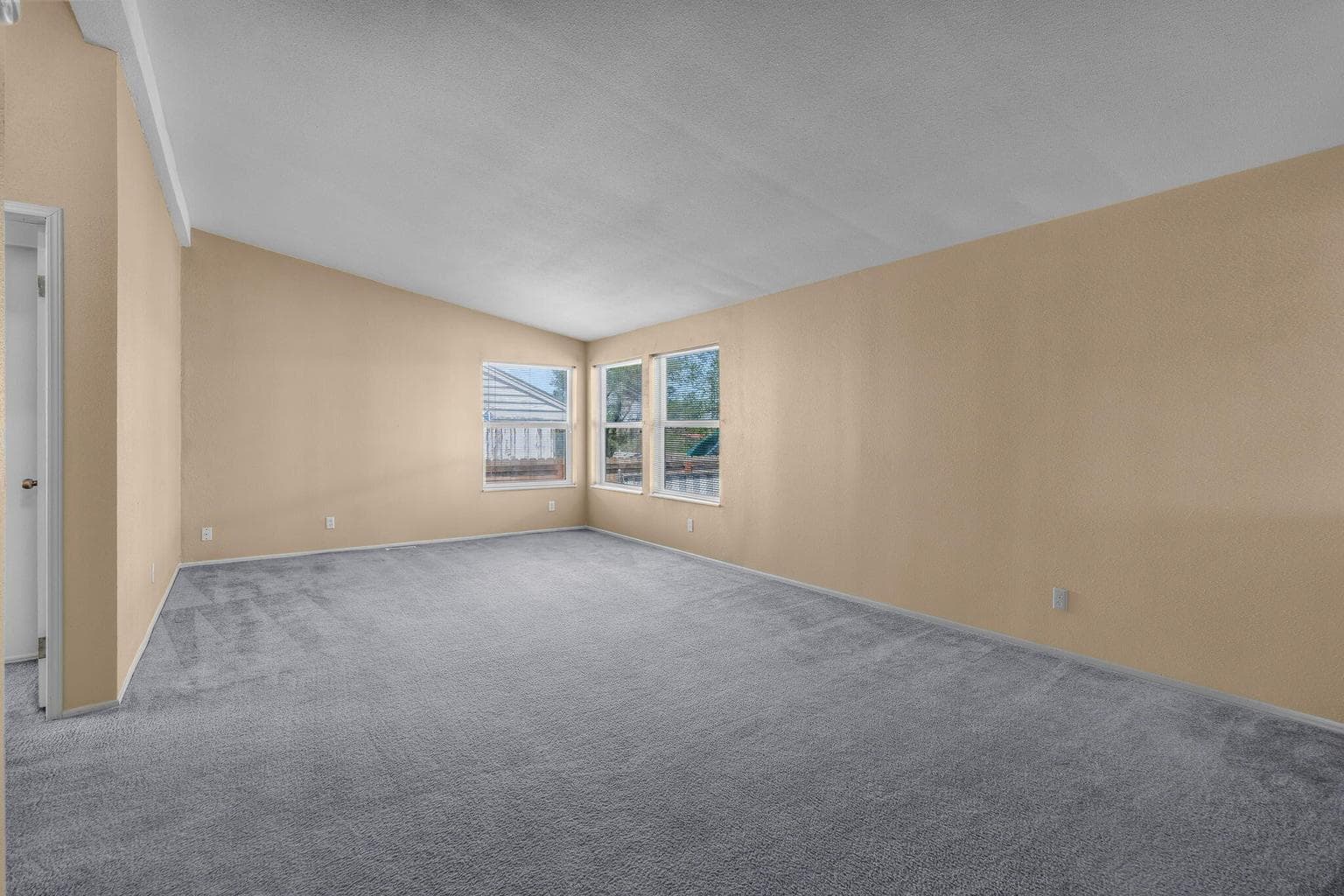 Photo of 397 SE 6th Street 10 of 32