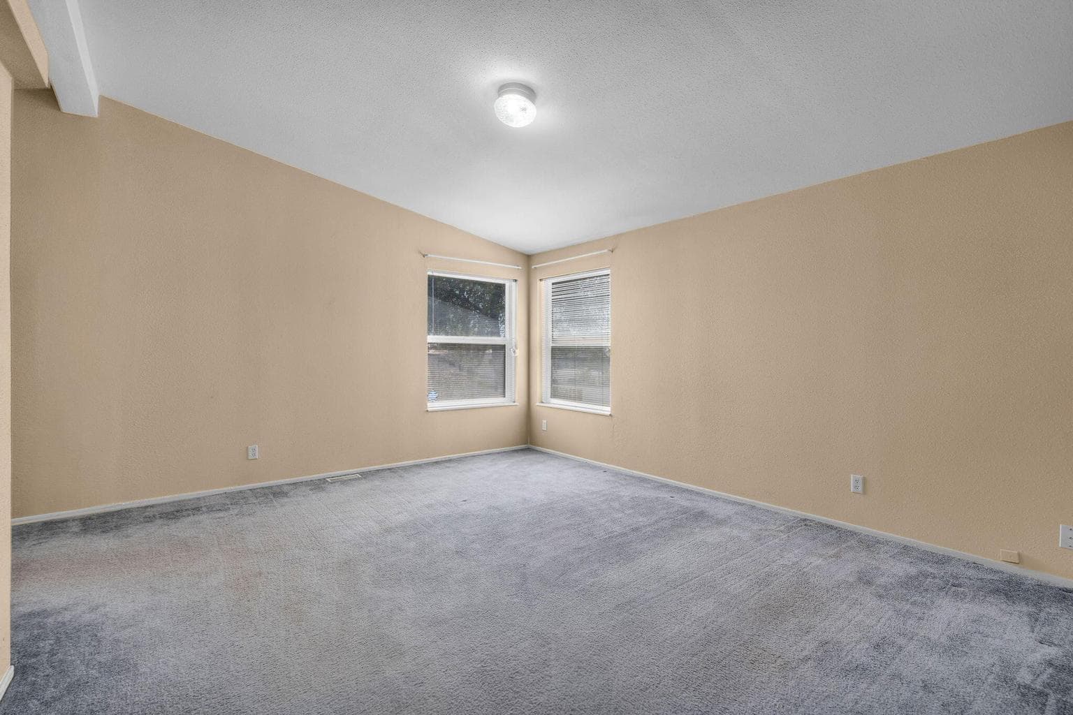 Photo of 397 SE 6th Street 15 of 32