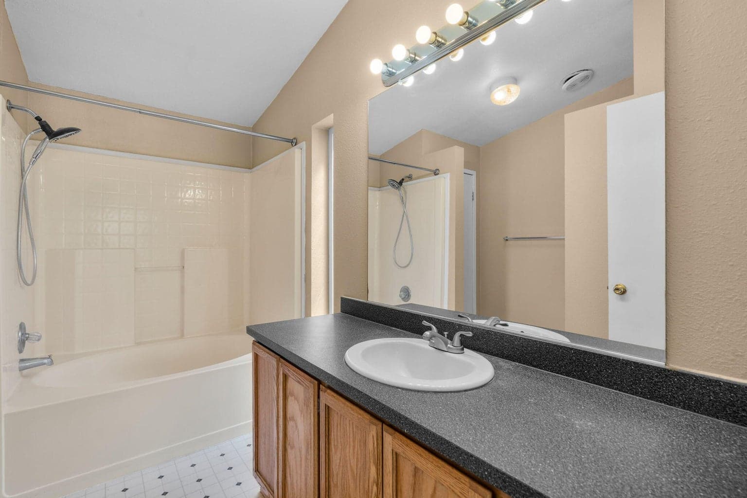 Photo of 397 SE 6th Street 17 of 32