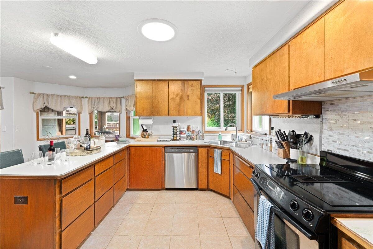 Photo of 1841 Cascadia Circle 5 of 34