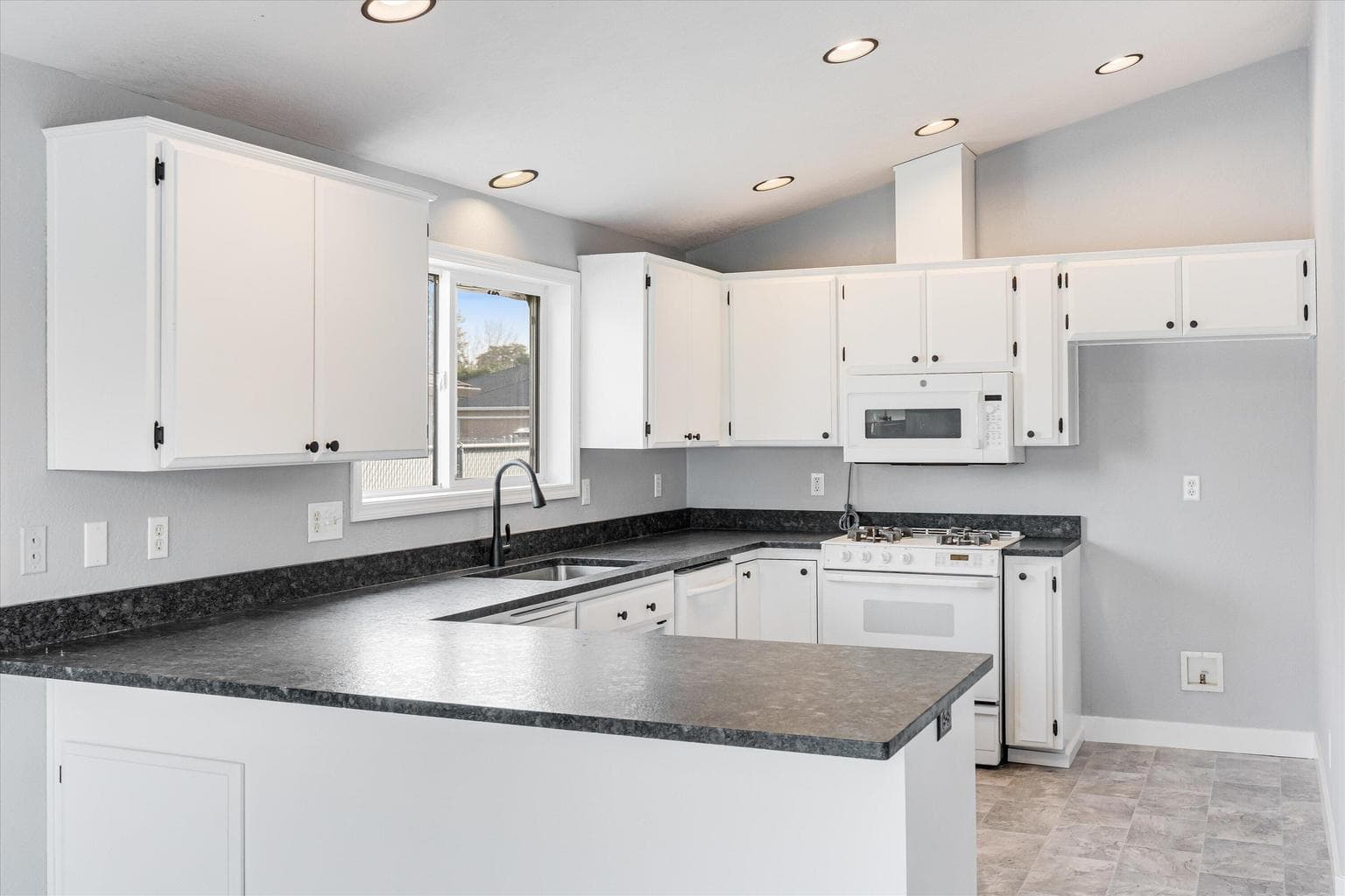 Photo of 959 Westrop 5 of 30