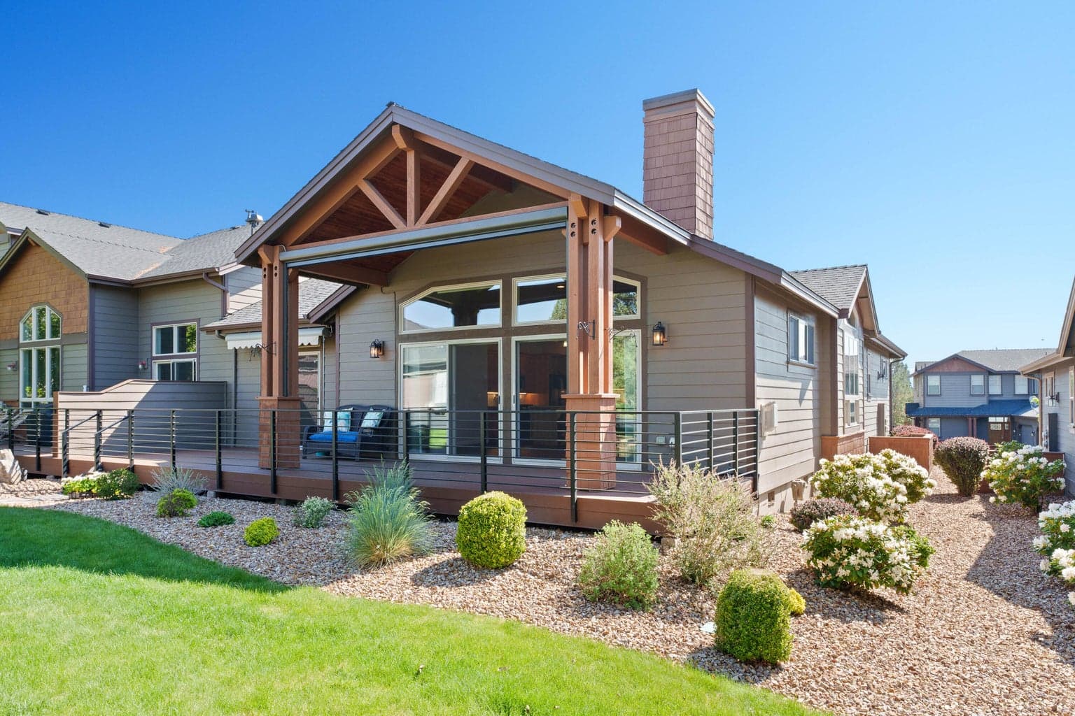 Large back deck!