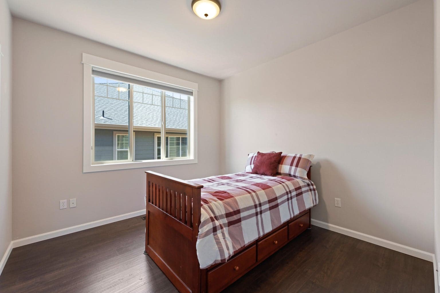 Second bedroom.