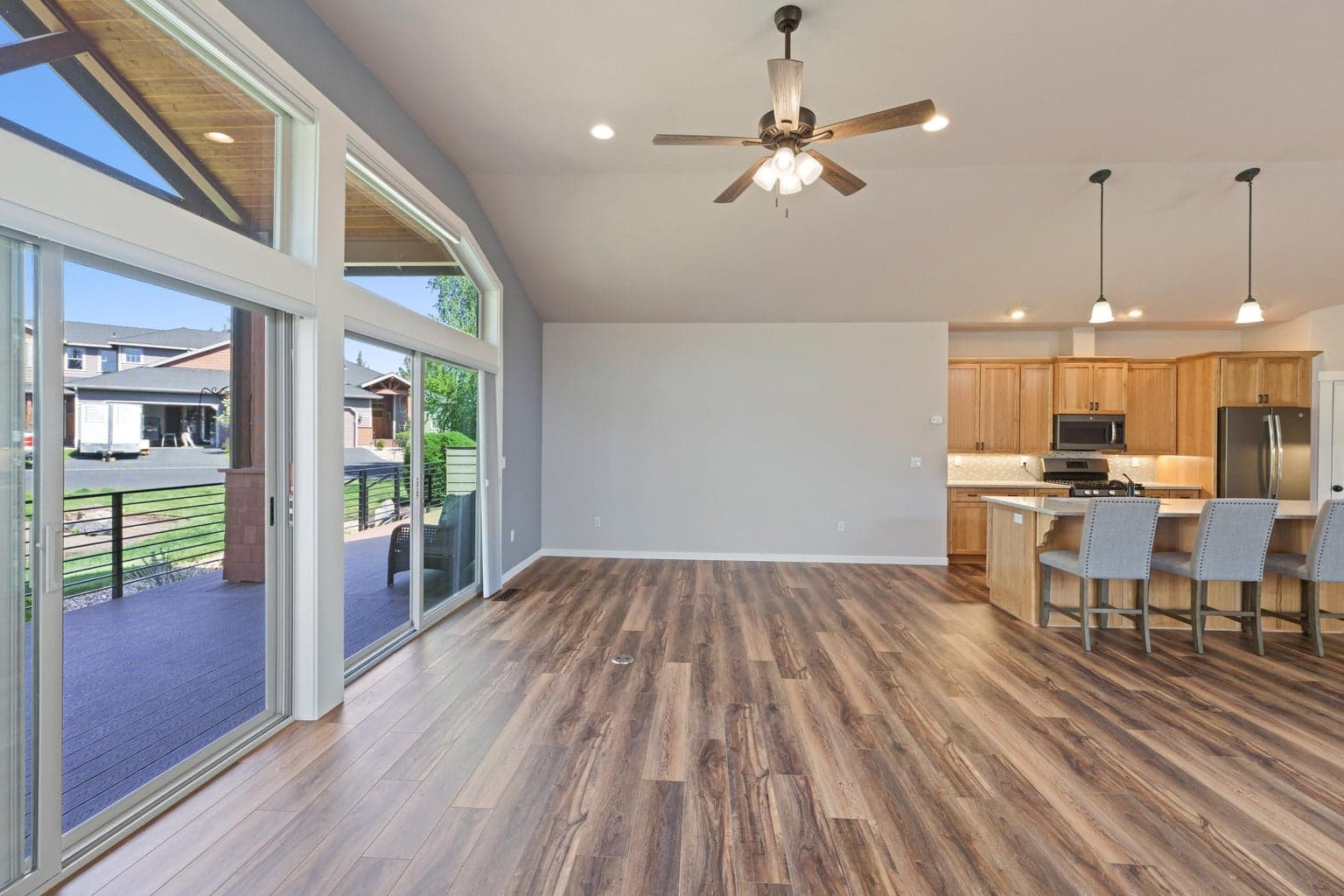 Access to large covered deck.