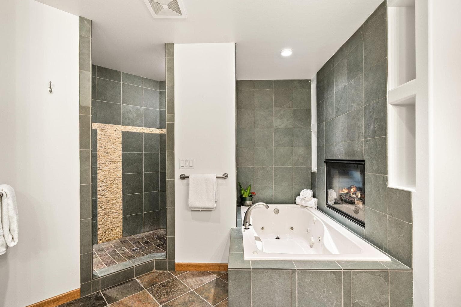 Photo of 60766 Golf Village Loop 28 of 61