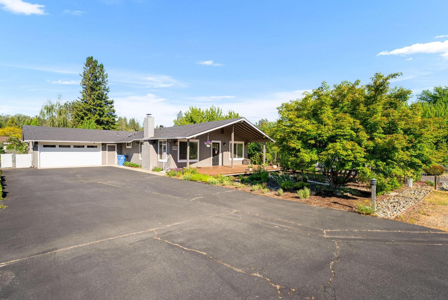Photo of 2094 Montgomery 2 of 34