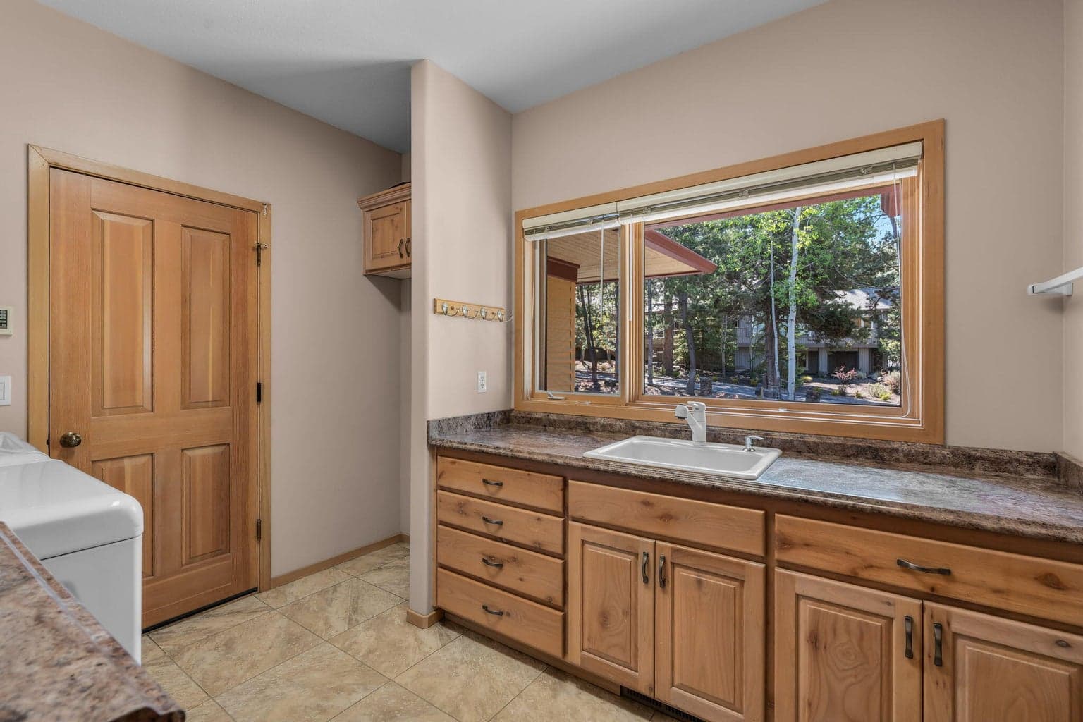 Photo of 2594 NW Obrien Court 31 of 64