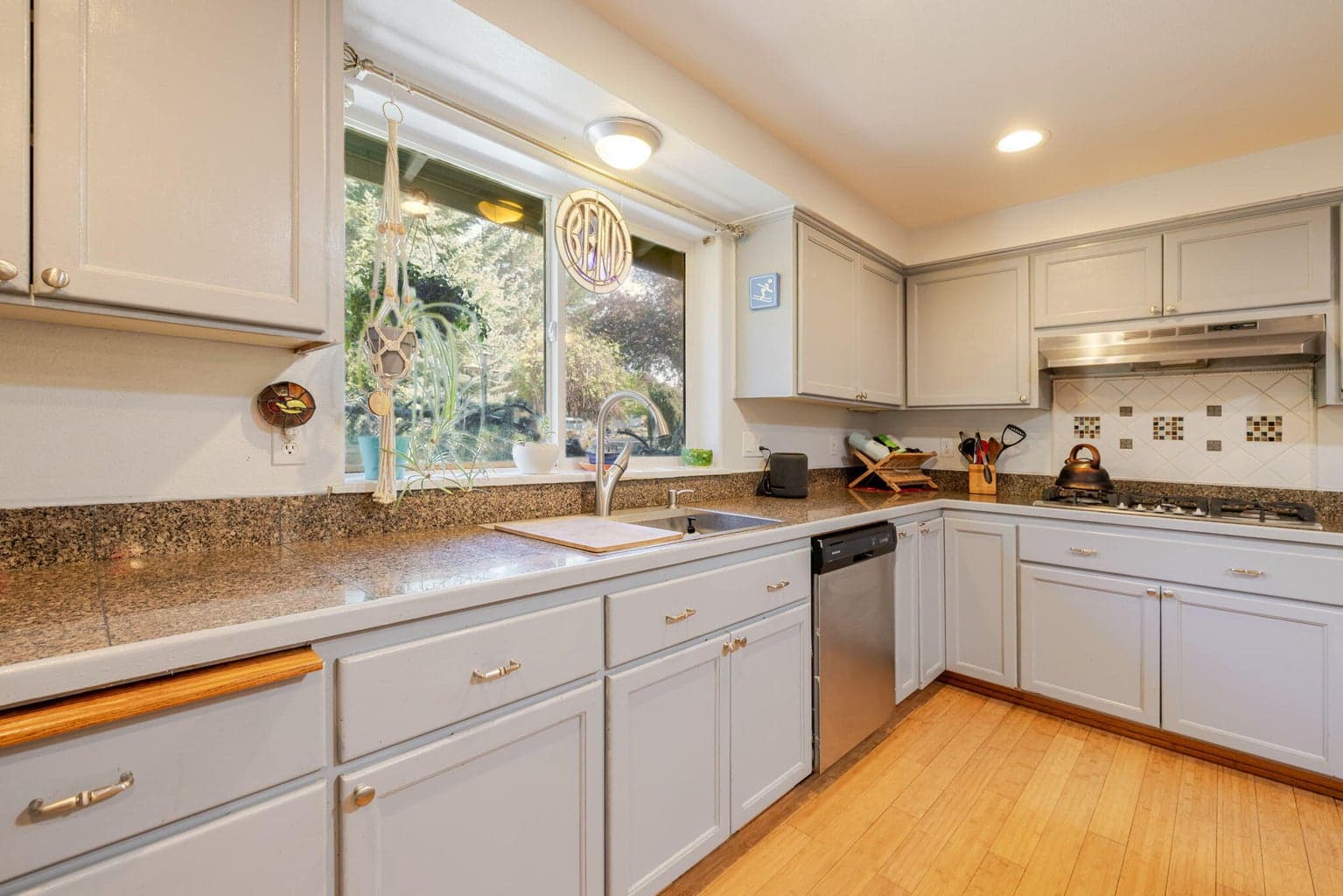 Photo of 20570 Whitehaven Lane 12 of 80