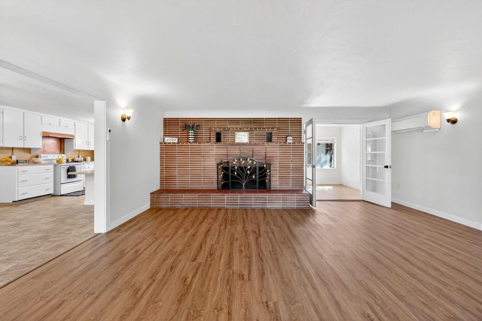 Photo of 1537 Cloverlawn 4 of 40