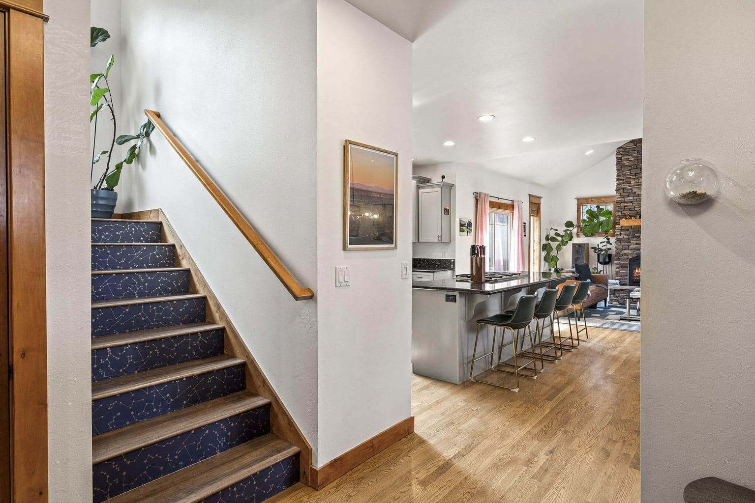 Photo of 2073 Shevlin Crest 4 of 37