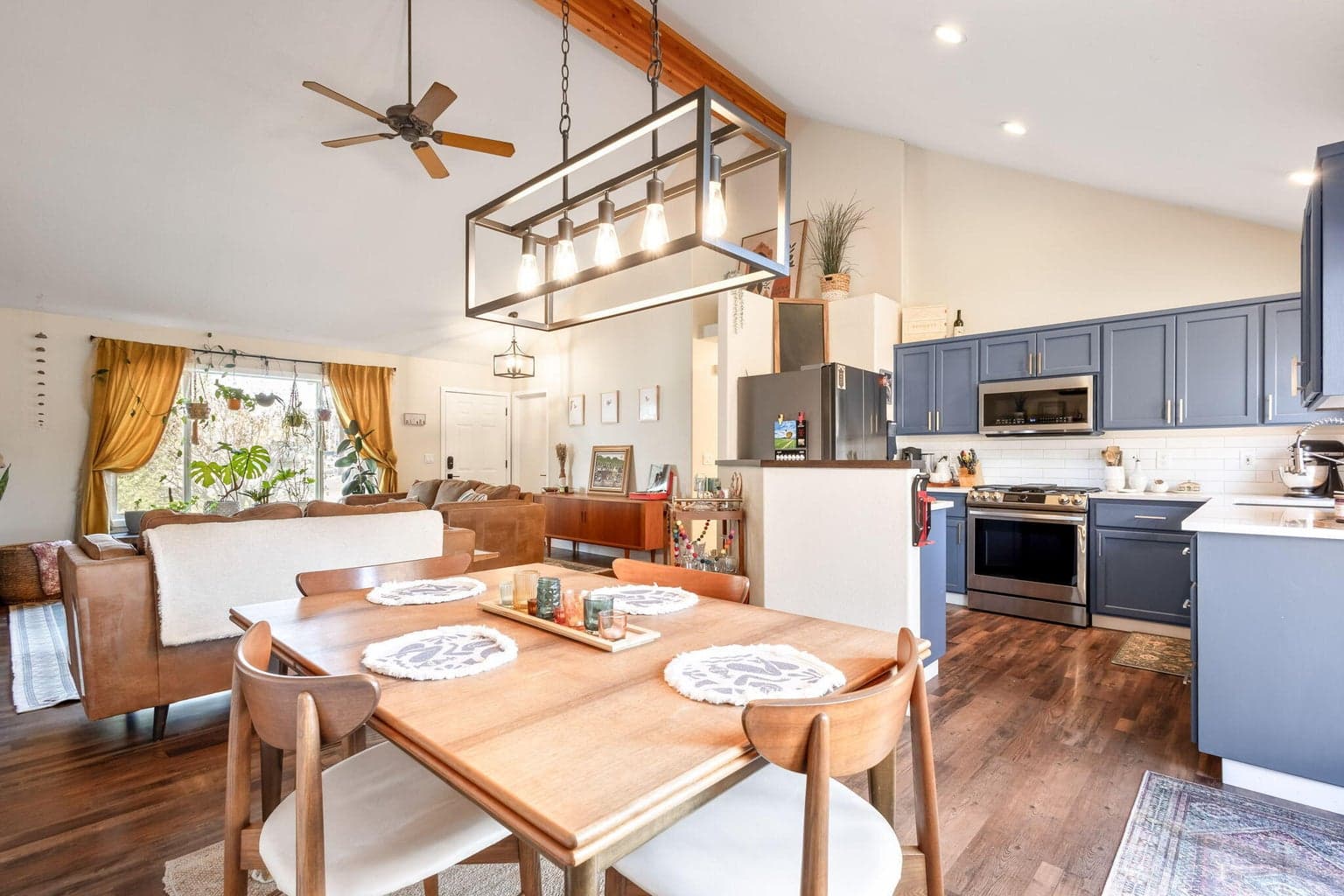 Photo of 2150 Castle Avenue 5 of 27