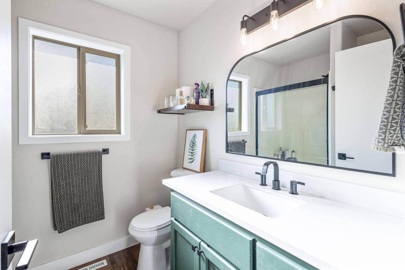 Photo of 2150 NE Castle Avenue 14 of 27
