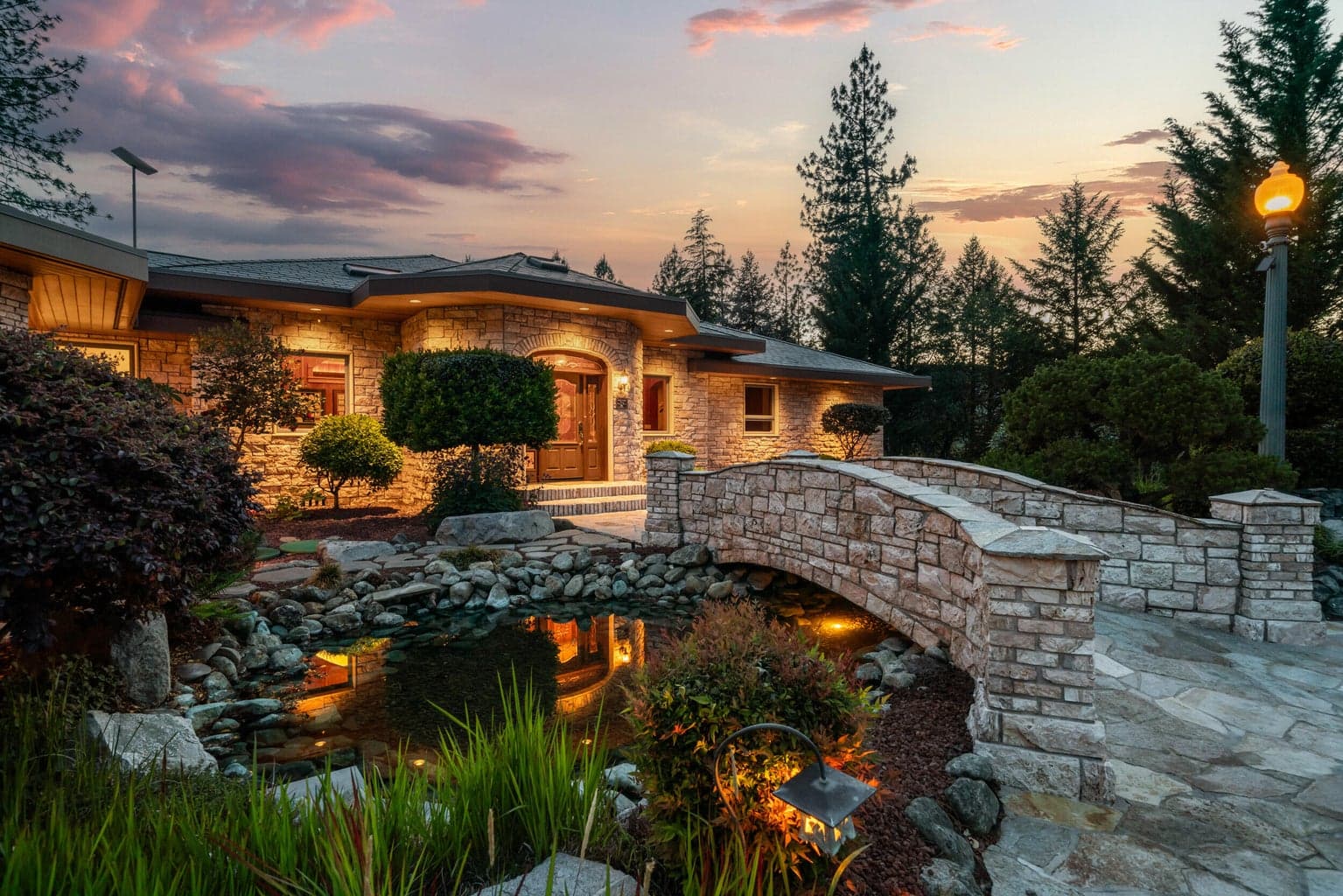 727 Earhart, Rogue River, 97537