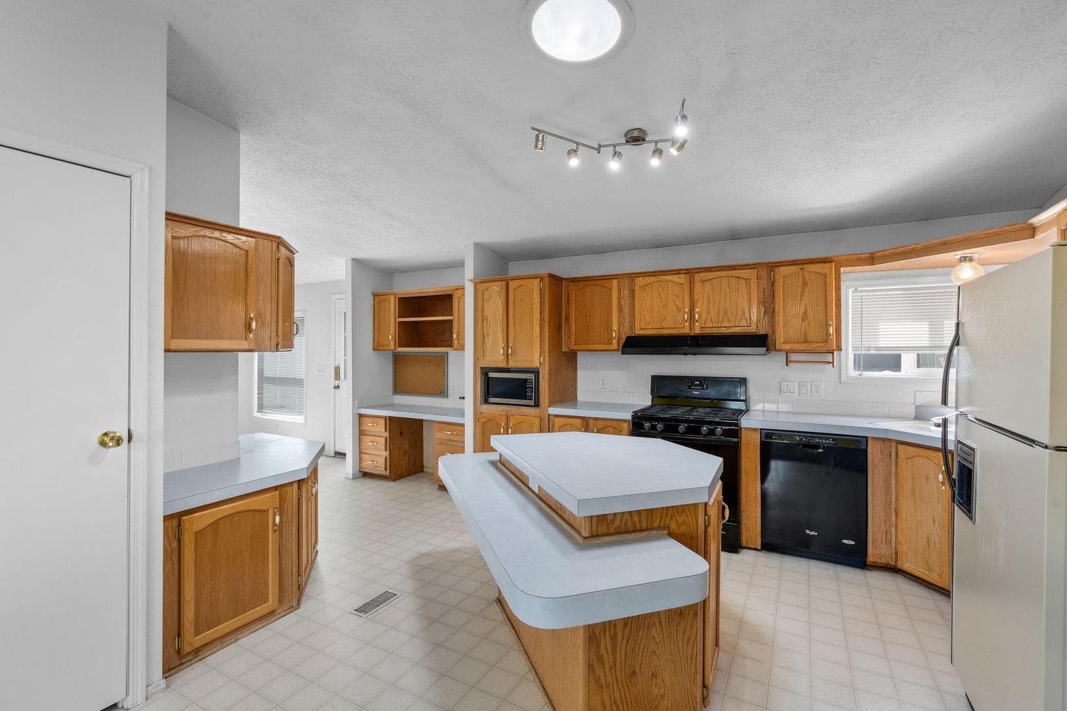 Photo of 215 SE J Street 18 of 30