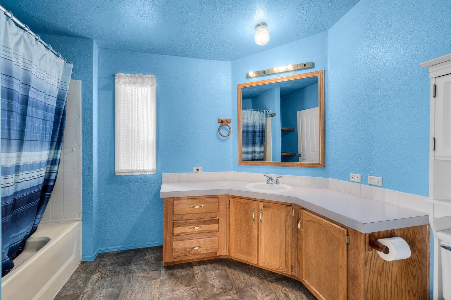 Photo of 215 SE J Street 24 of 30
