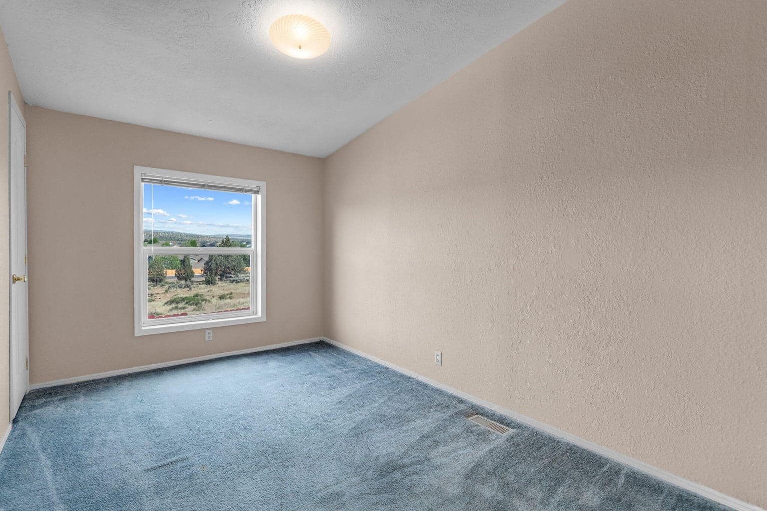 Photo of 215 SE J Street 26 of 30