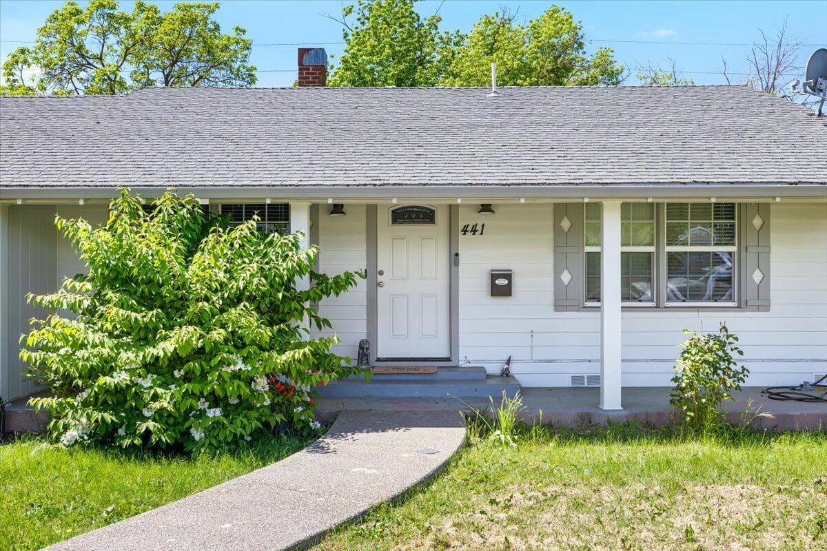 Photo of 441 1st 2 of 24