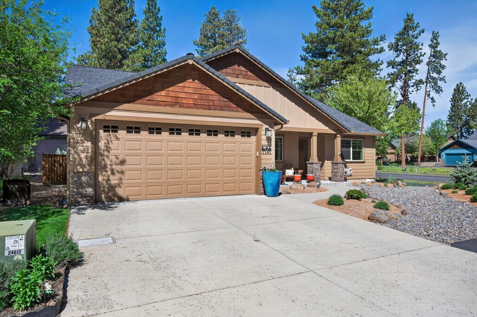 Photo of 1141 S Creekside Drive 6 of 62
