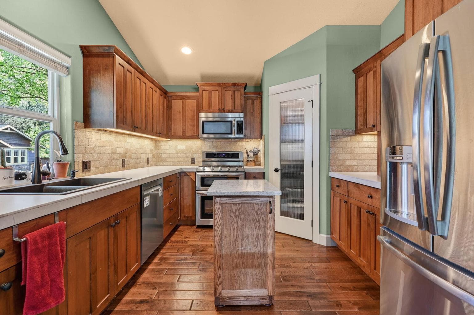 Photo of 1141 S Creekside Drive 24 of 62