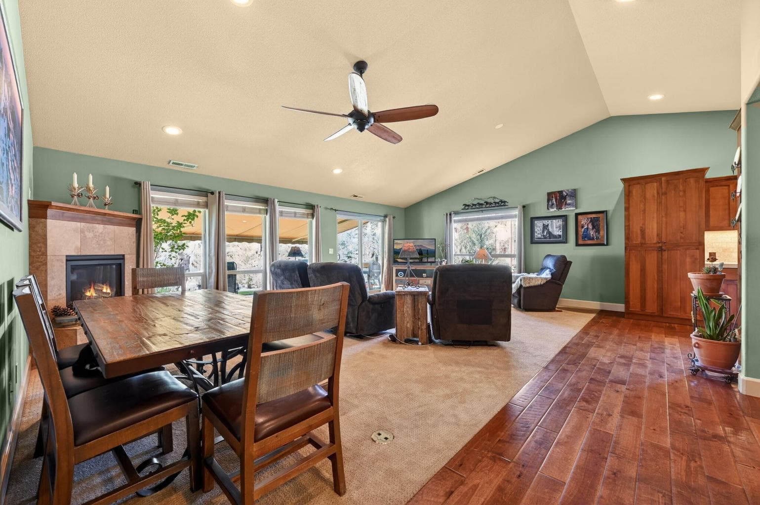 Photo of 1141 S Creekside Drive 15 of 62