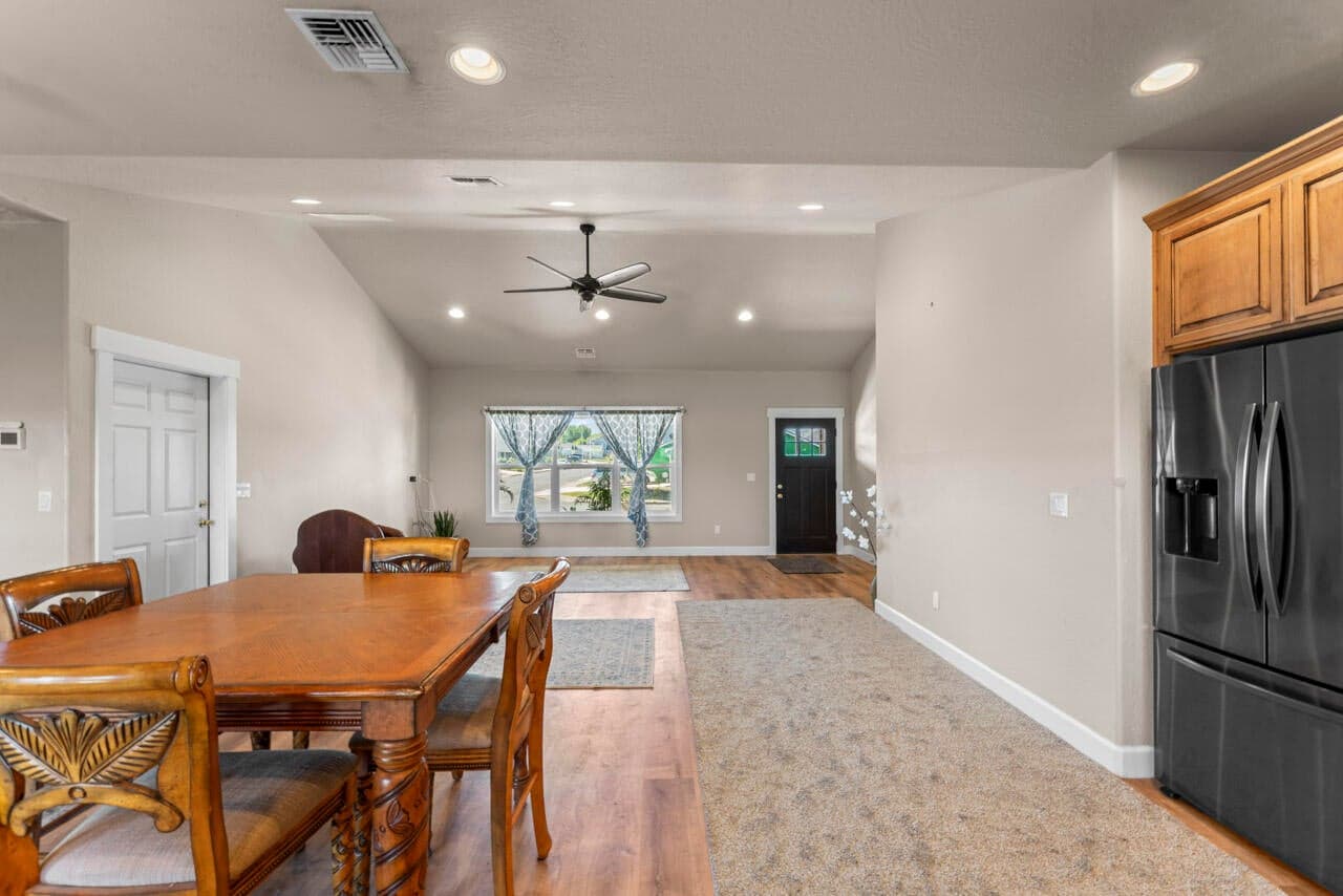 Photo of 412 Barnum 6 of 33