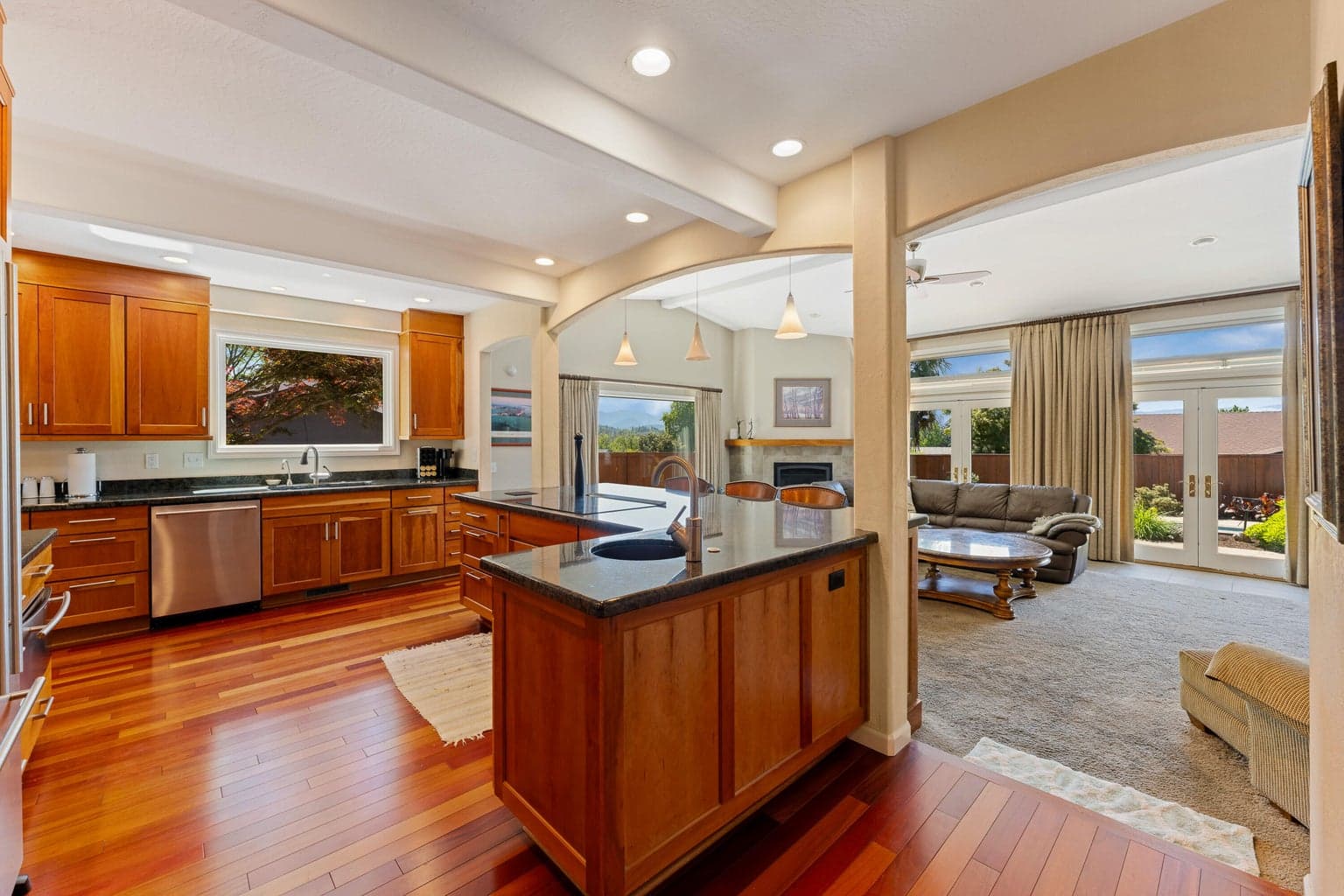 Photo of 440 Royal 5 of 38