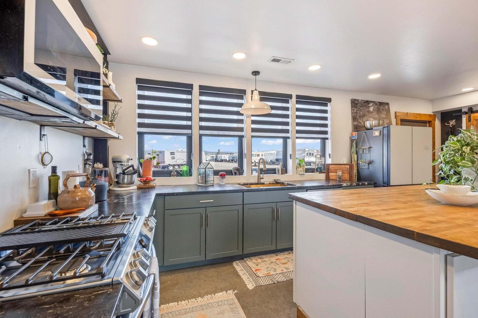 Photo of 1584 N Gardner Road 13 of 43