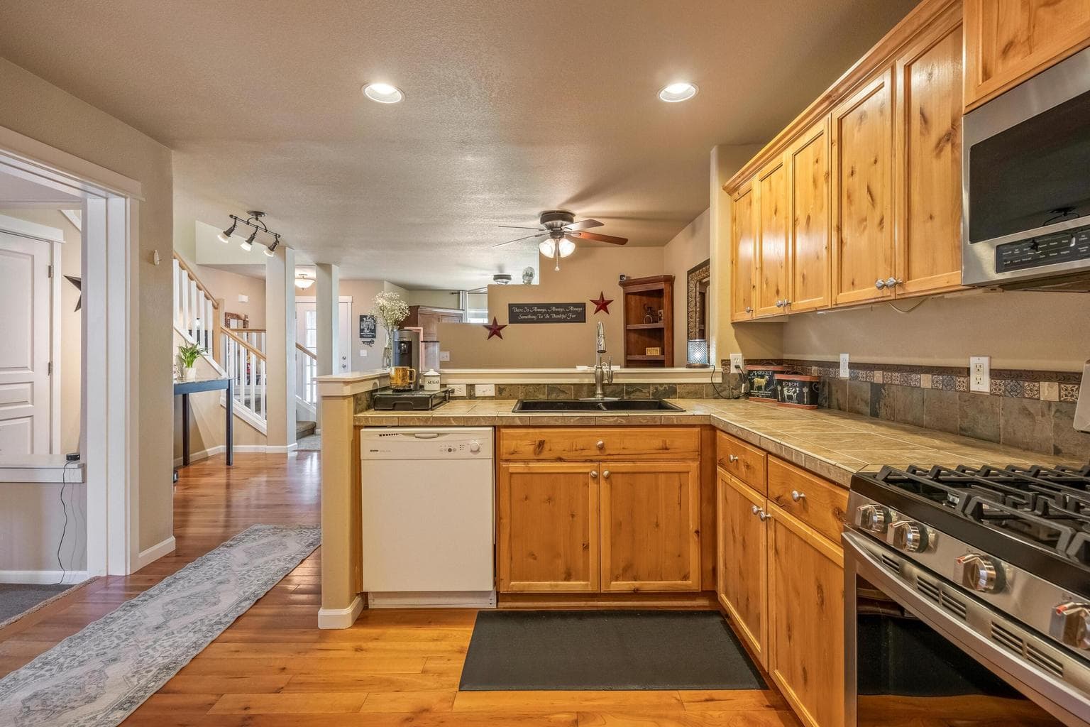 Photo of 1252 NE Littleton Lane 10 of 31