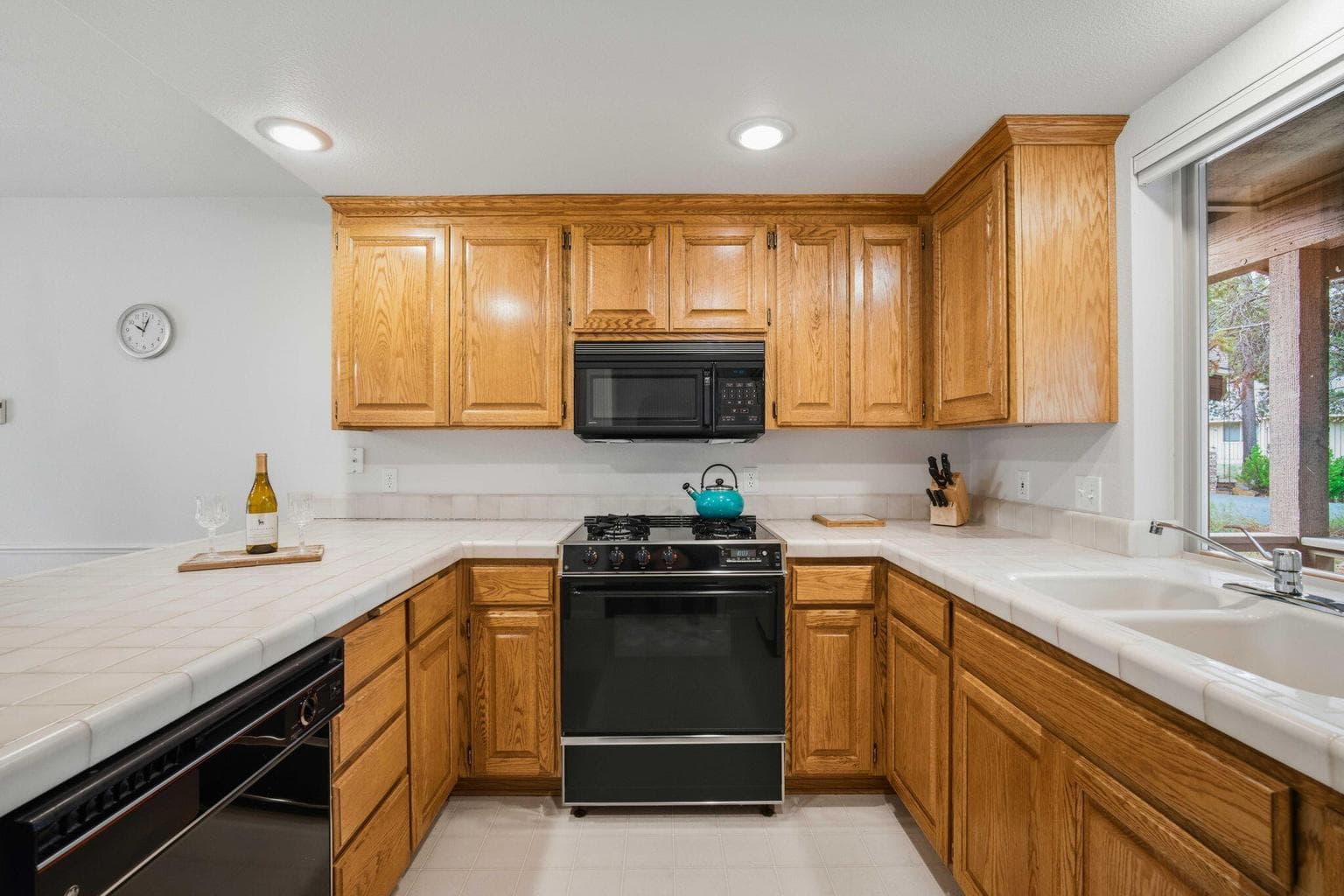 Photo of 18252 Ollalie Lane 8 of 26
