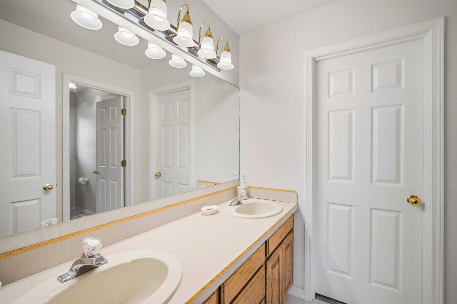 Photo of 18252 Ollalie Lane 12 of 26