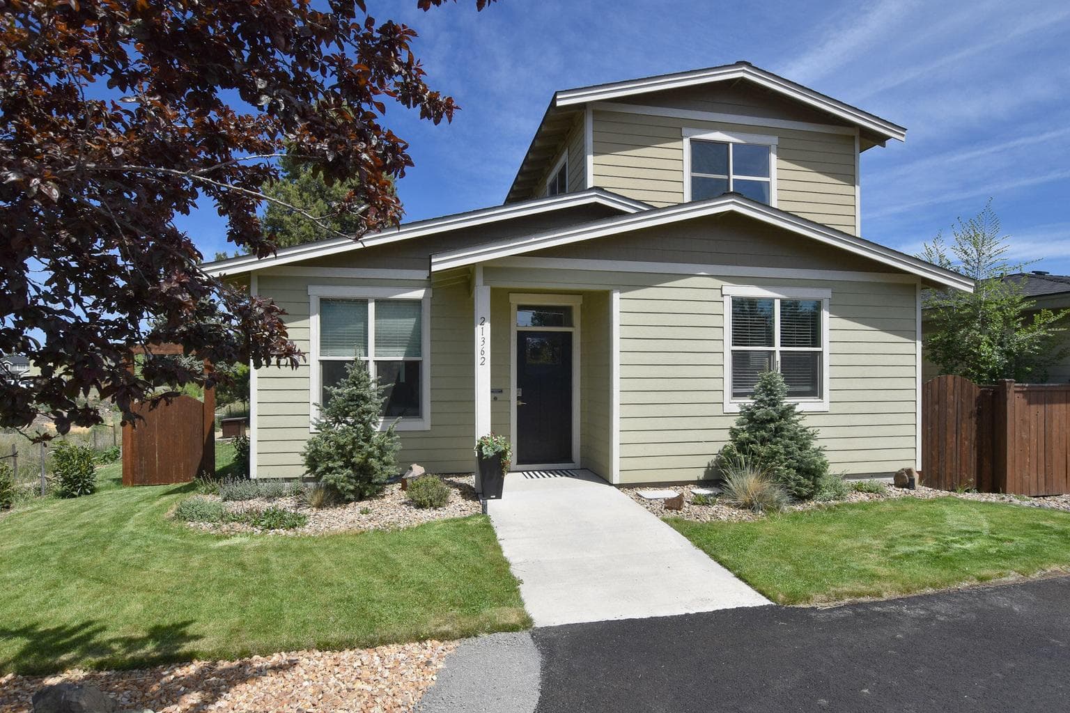 Photo of 21362 Bear Creek 1 of 43
