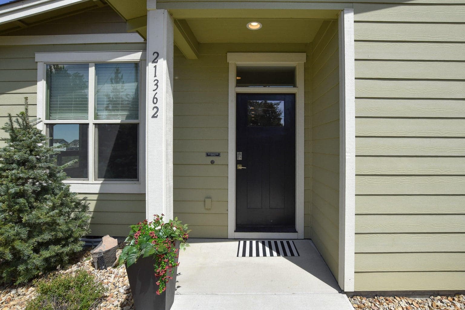 Photo of 21362 Bear Creek 4 of 43