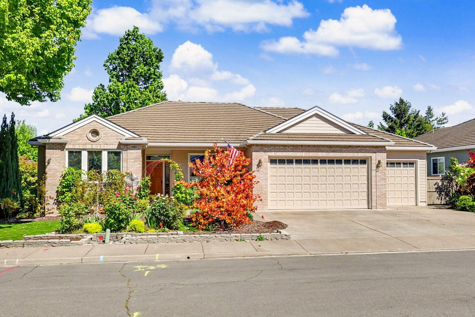 Photo of 769 Mountain View 2 of 40