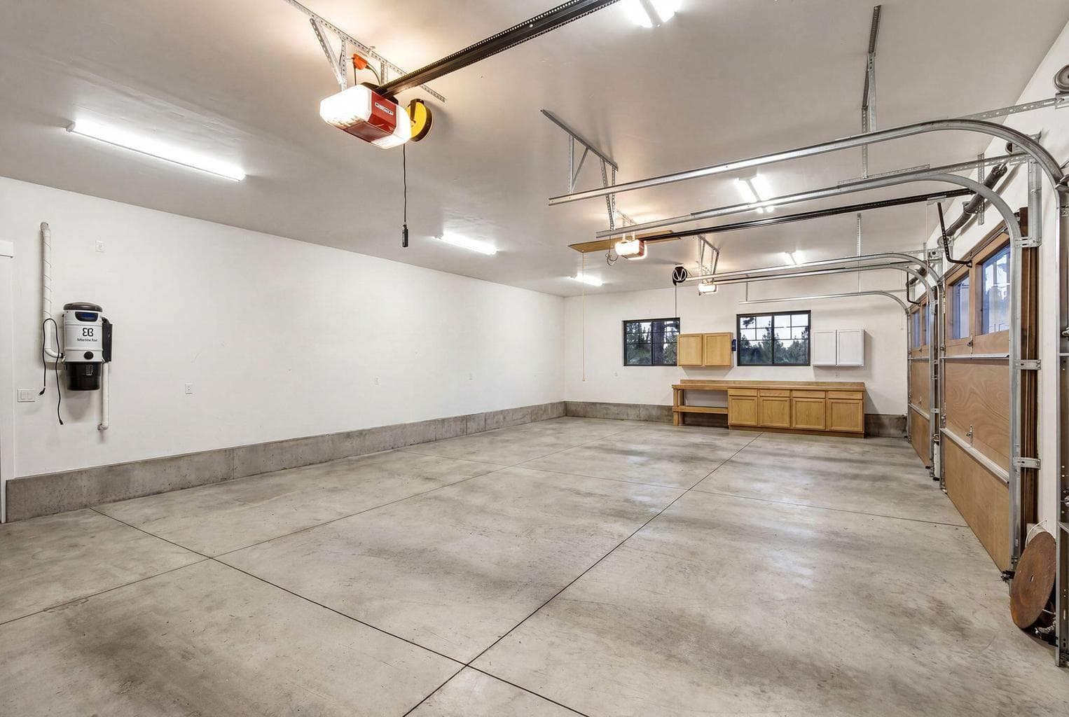XL 3-car garage