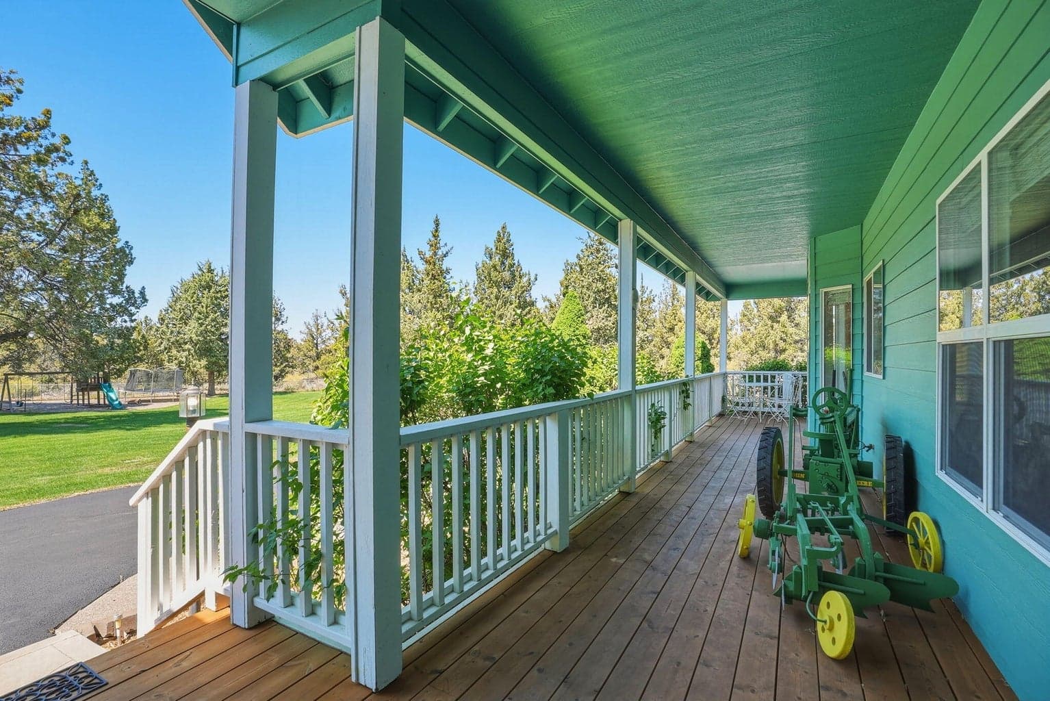Front entrance covered deck
