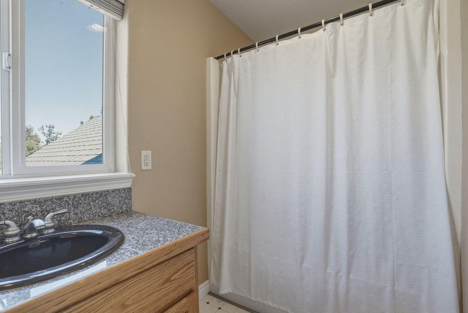 Upstairs 3rd bathroom