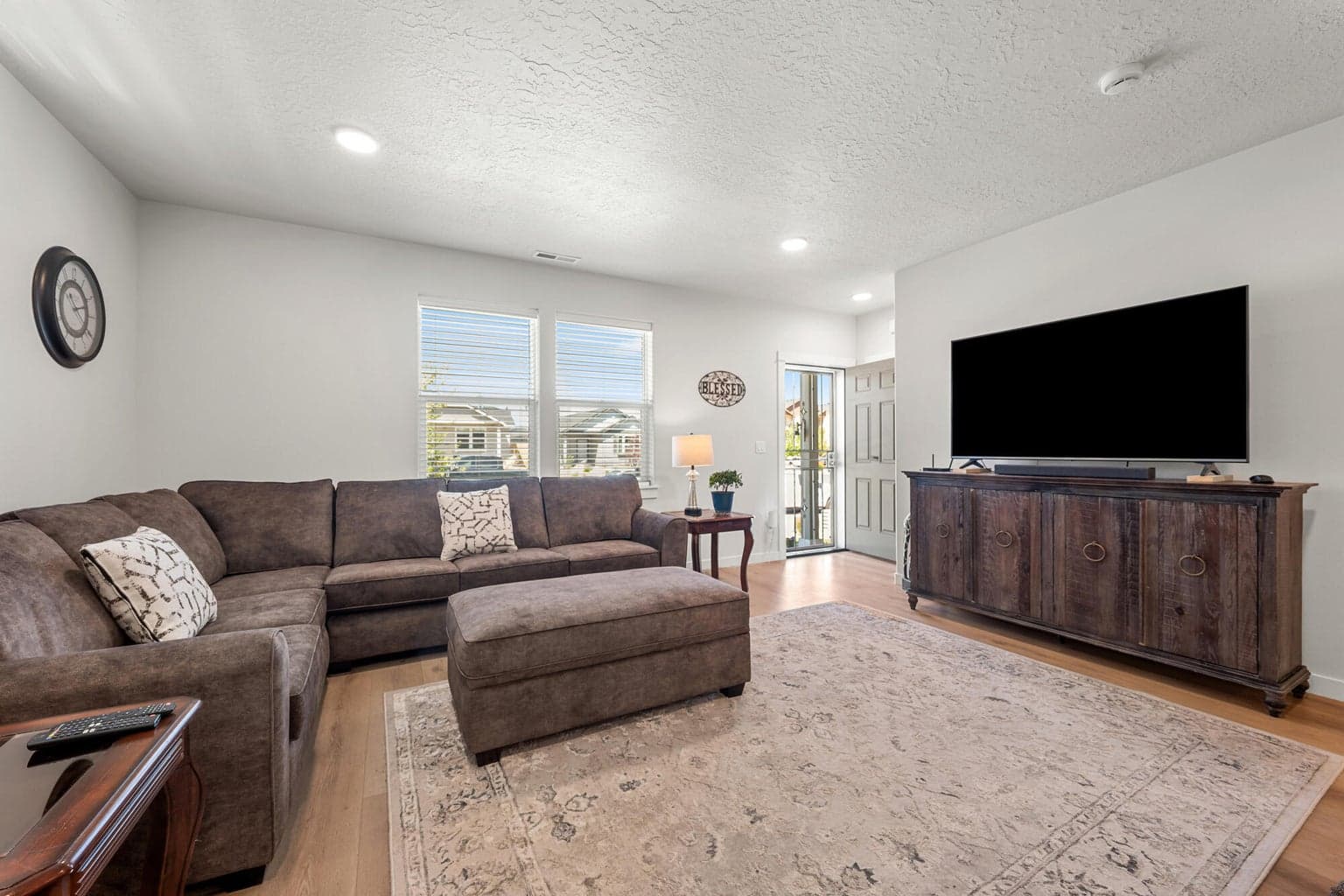 Photo of 3734 Lava 3 of 25