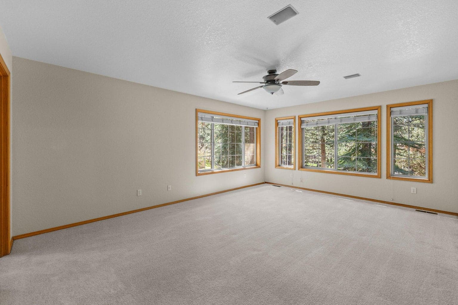 Upstairs primary bedroom