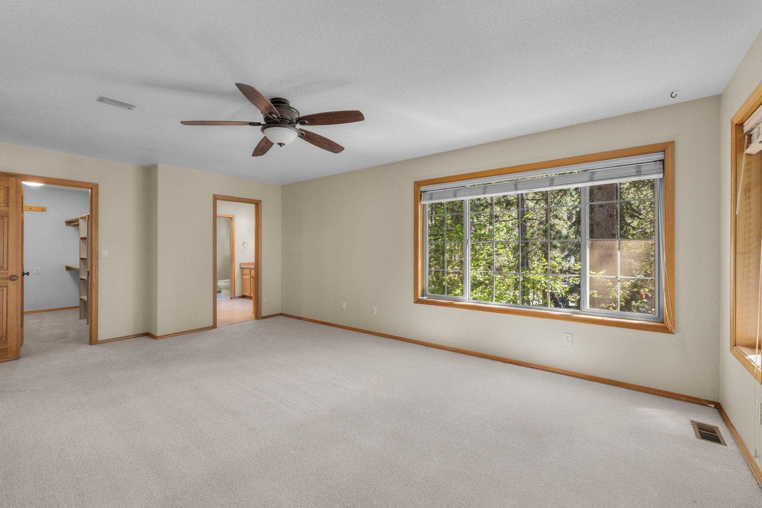 Upstairs primary bedroom