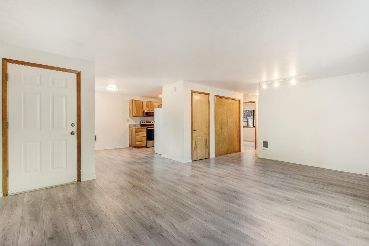 Photo of 1916 NE Wichita Way 6 of 36